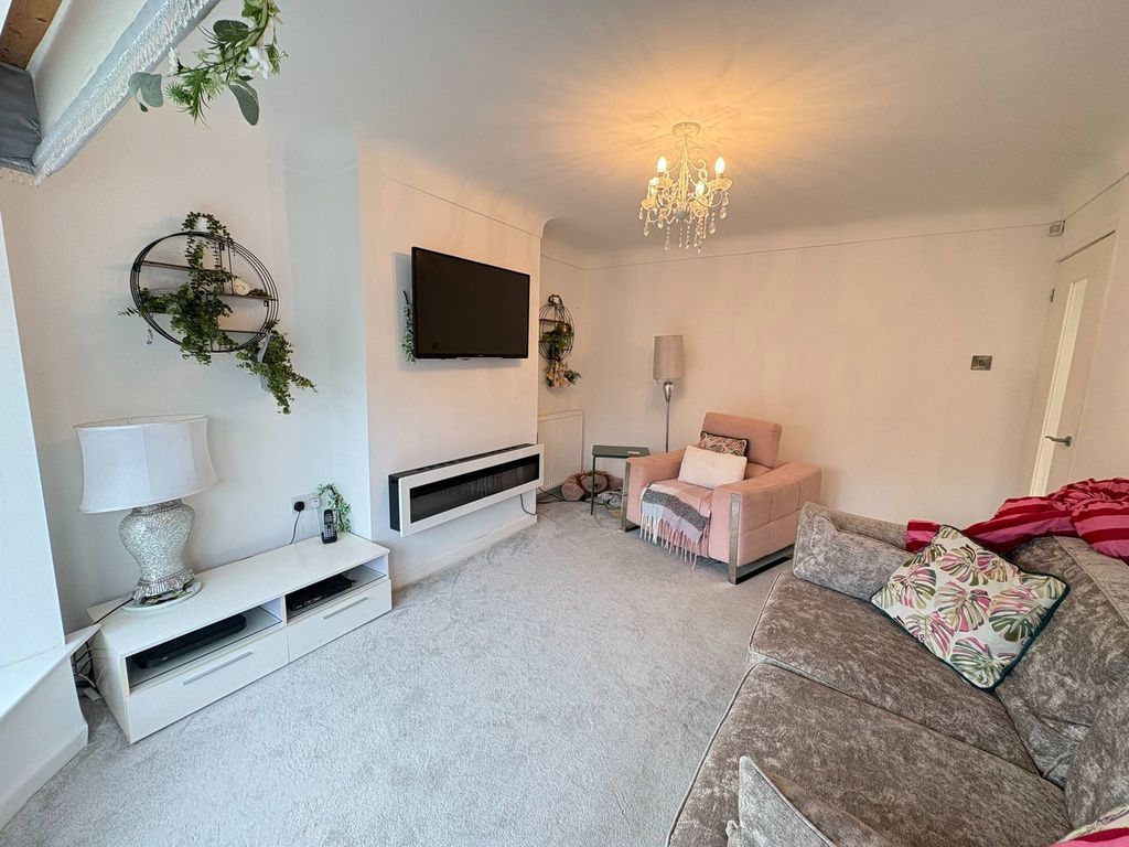 Property photo 2 of 24