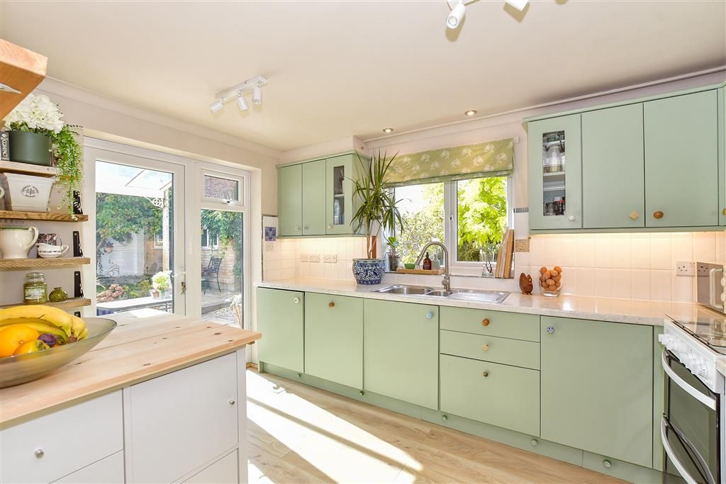Property photo 3 of 15 Kitchen