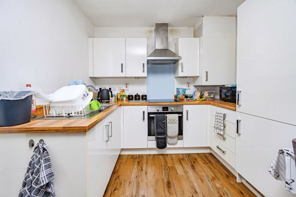 Property photo 3 of 12