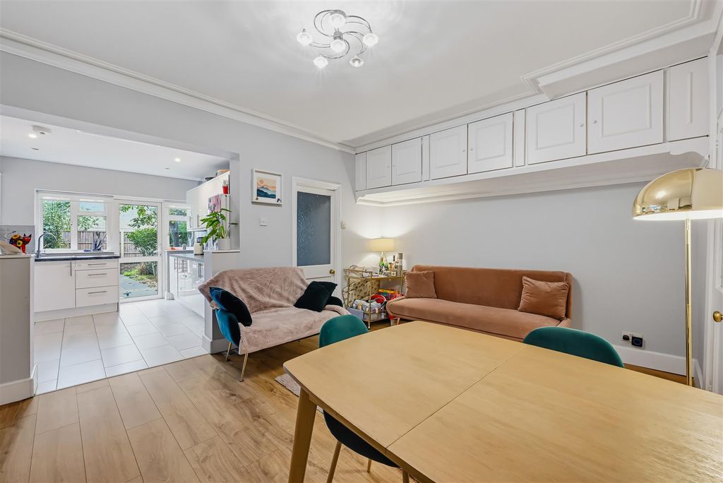 Property photo 3 of 16 Edith Road (14).Jpg