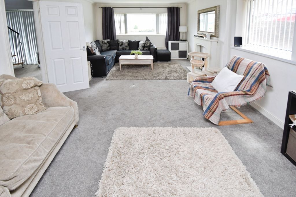 Property photo 3 of 16 07Bede5E-Lounge 201