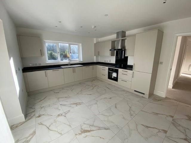 Property photo 2 of 11 Kitchen/Dining Area