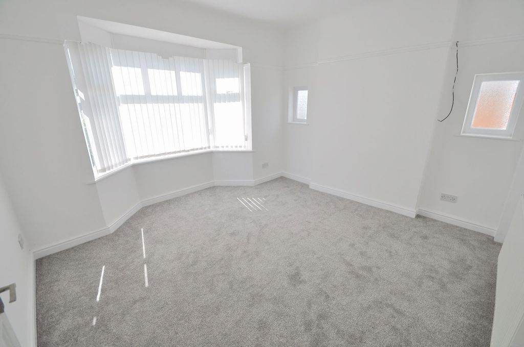 Property photo 2 of 26