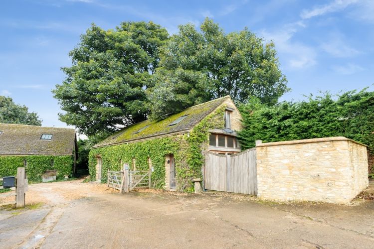 Property photo 1 of 9 265883