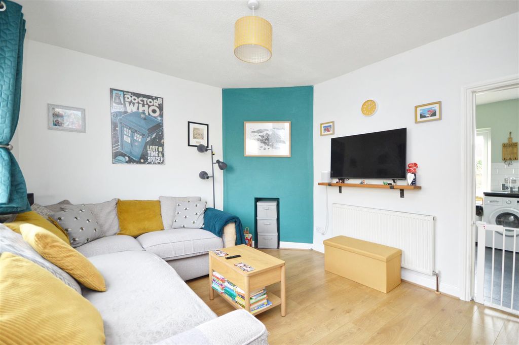 Property photo 2 of 11 Sitting Room