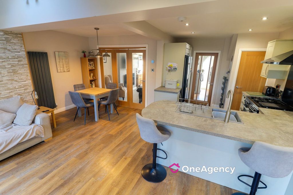 Property photo 3 of 27