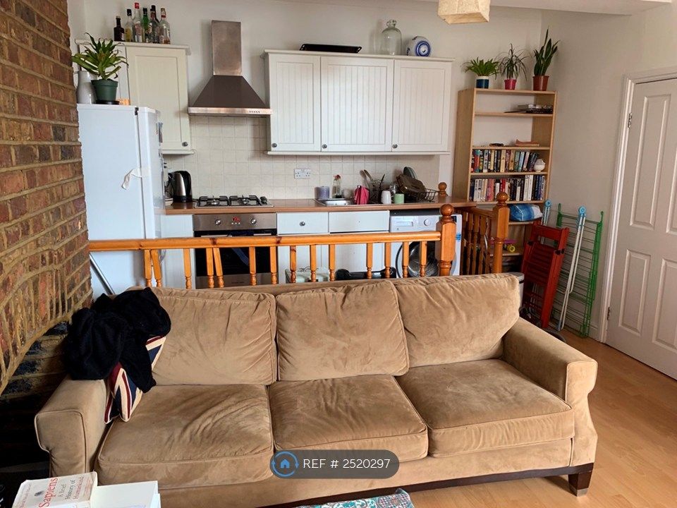 Property photo 3 of 8 Lounge/Kitchen
