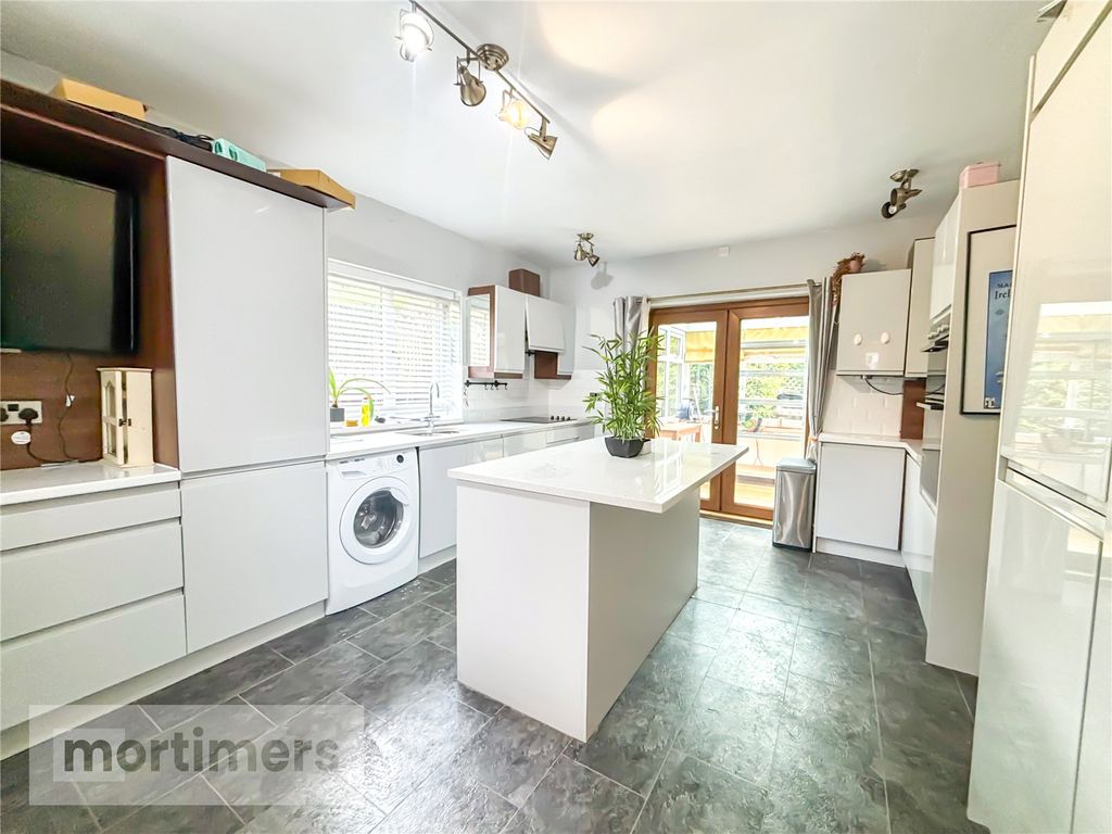 Property photo 2 of 25 Kitchen
