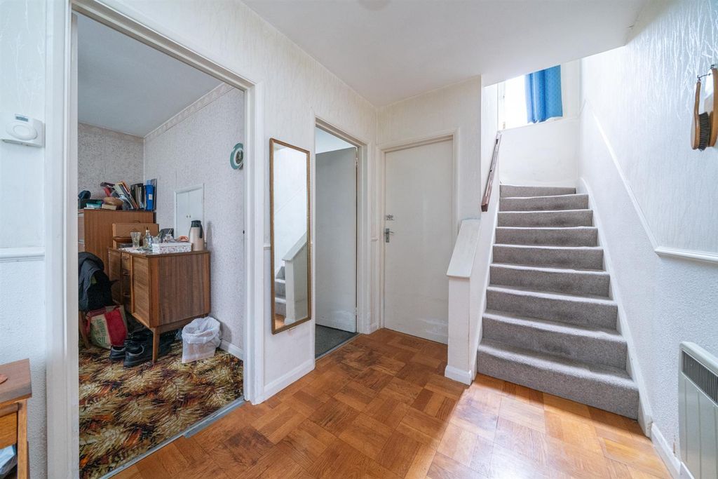 Property photo 2 of 14 Hallway