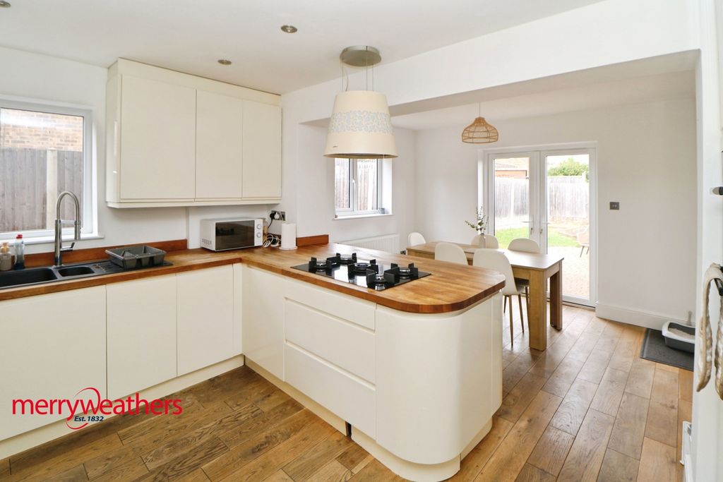 Property photo 3 of 14 Kitchen