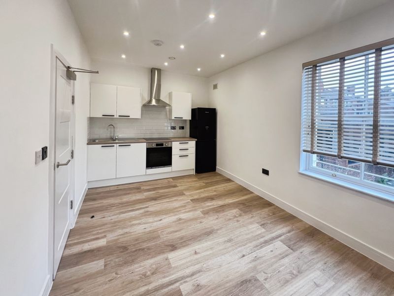 Property photo 1 of 10 Kitchen Lounge