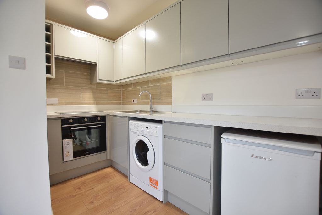Property photo 3 of 8 Kitchen