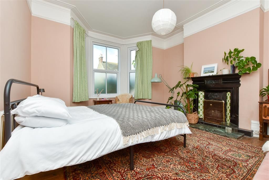Property photo 2 of 11 Lounge (Used As A Bedroom)