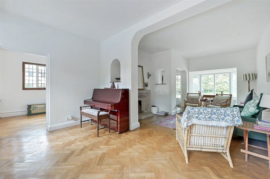 Property photo 3 of 27 Sitting Room