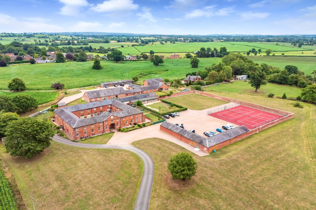 Property photo 3 of 32 Aerial 1