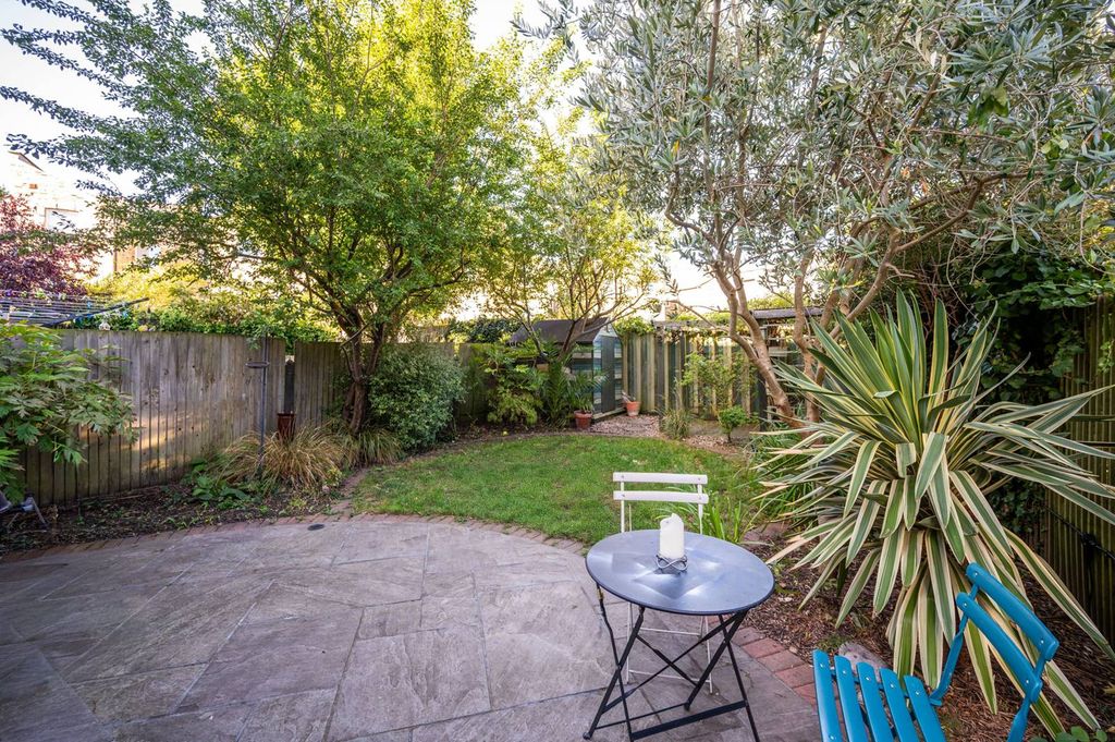 Property photo 3 of 27