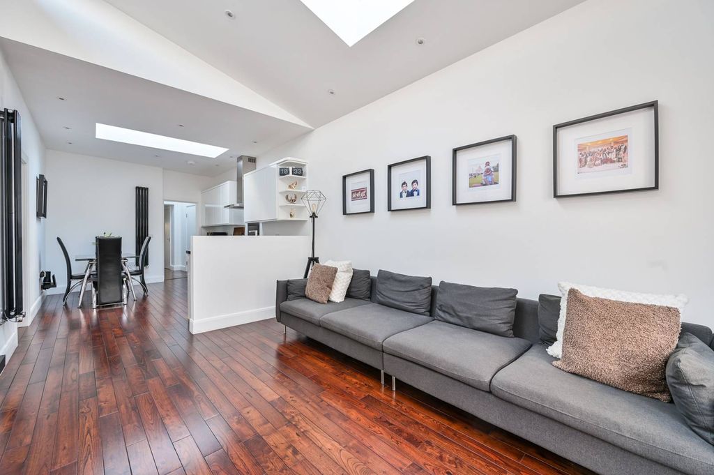 Property photo 3 of 10