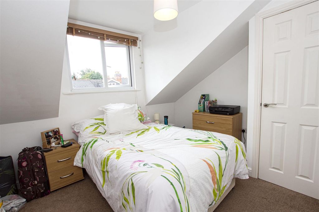 Property photo 3 of 13 Approach