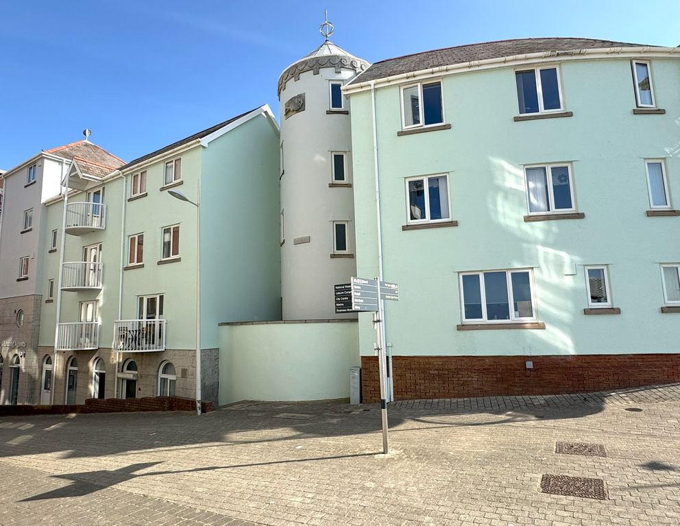 Property photo 1 of 12