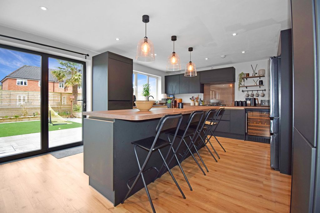 Property photo 3 of 24