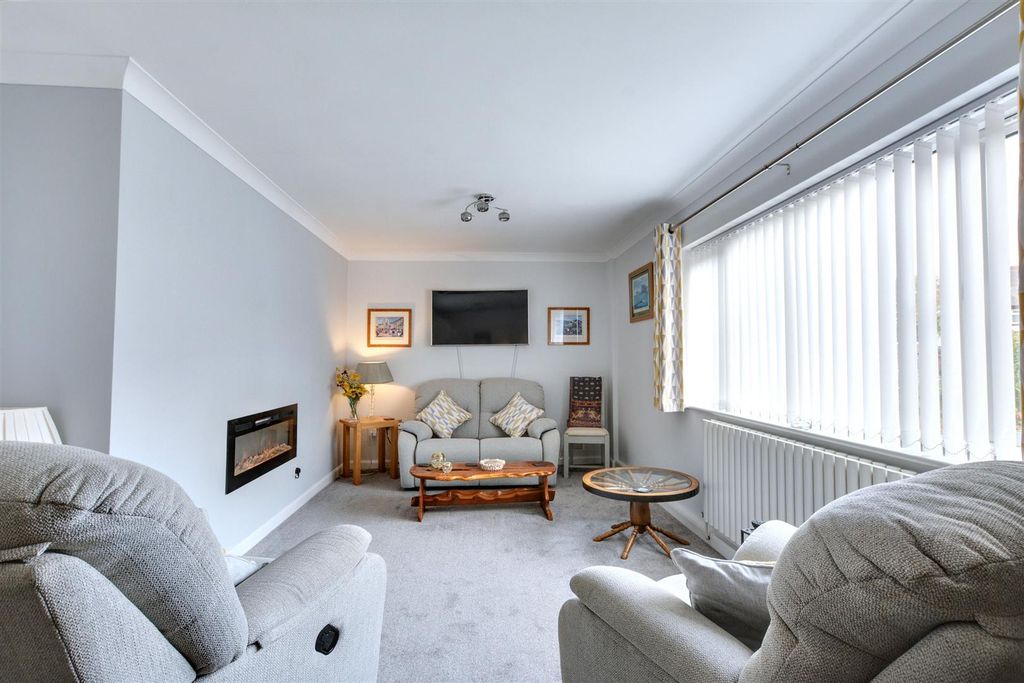 Property photo 2 of 25 Lounge/Sitting Room