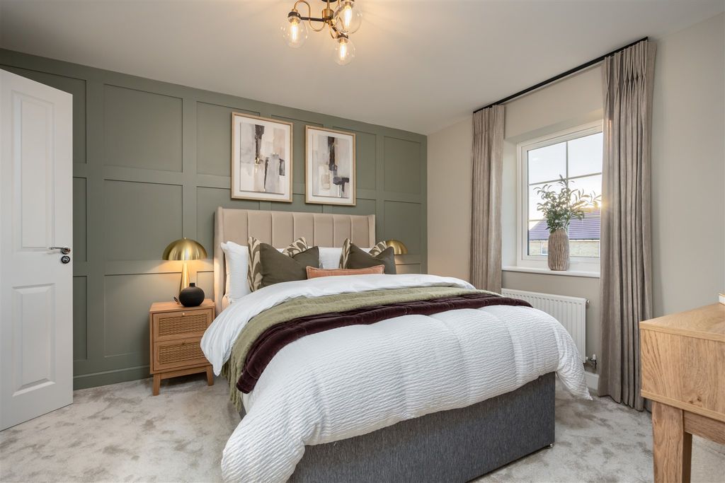 Property photo 3 of 8 Main Bedroom Kingsley
