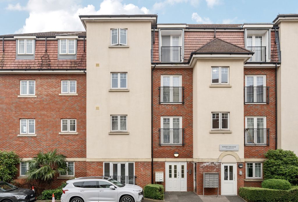 Property photo 1 of 14 1305489-12-684981...