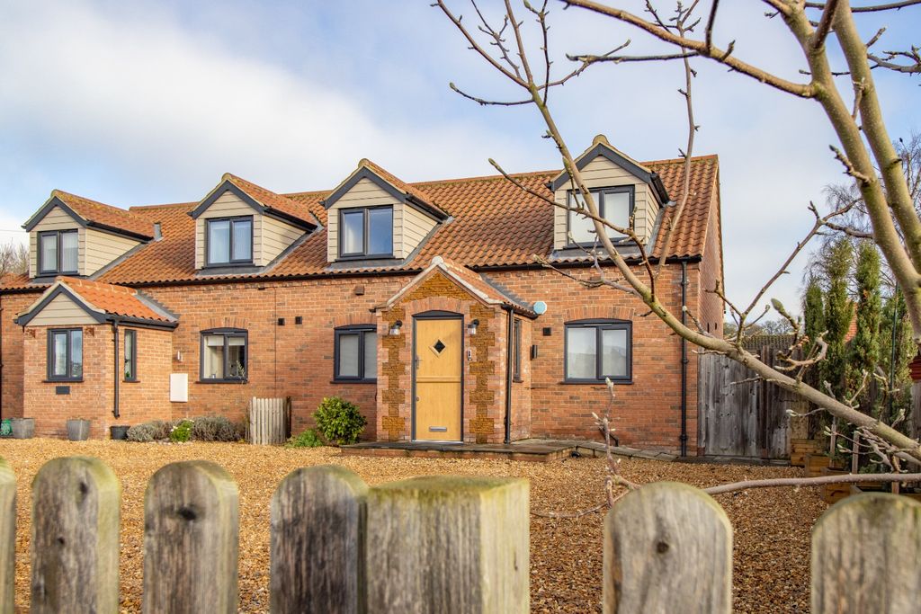 Property photo 1 of 40 4383810