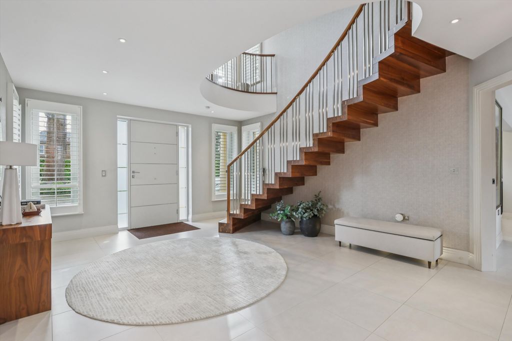 Property photo 2 of 21 Image