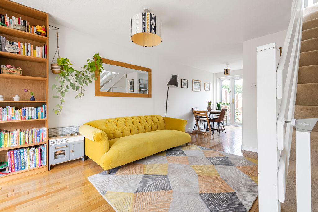 Property photo 2 of 12 Lounge 1