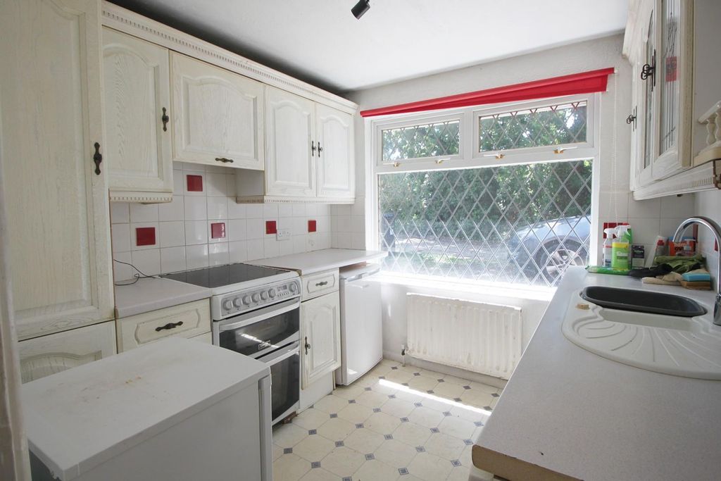 Property photo 3 of 9 Kitchen.Jpg