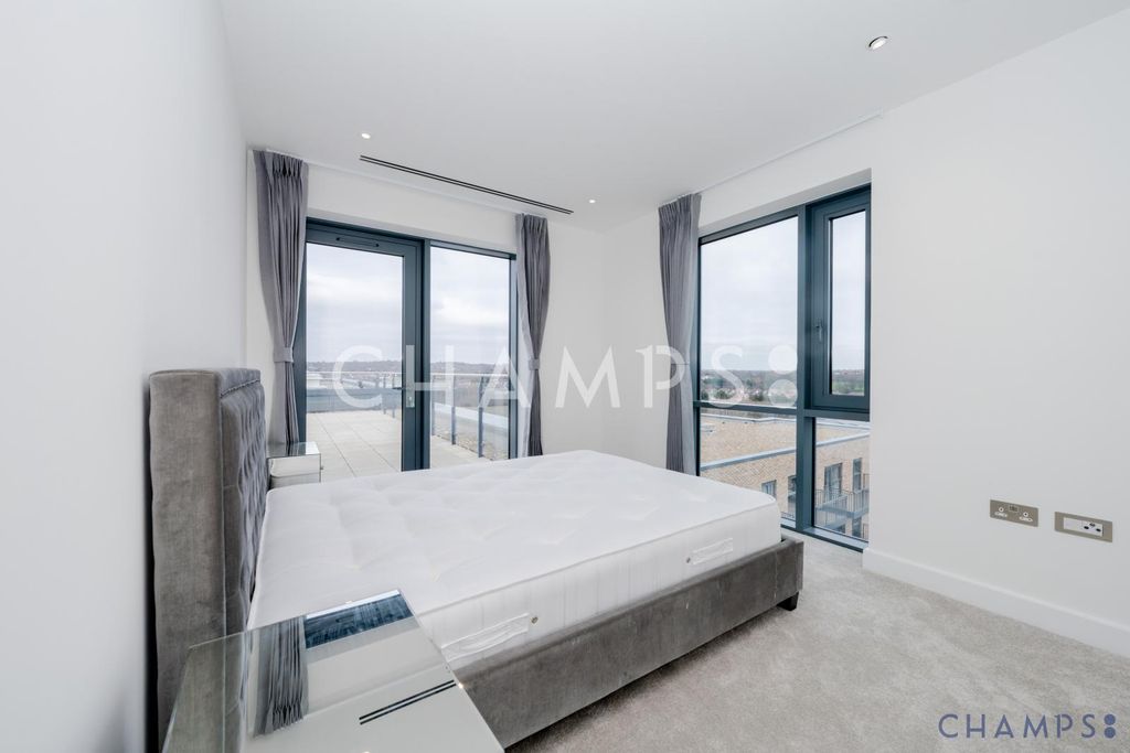 Property photo 1 of 18 4 Bedroom Penthouse, Beaufort Park, Colindale, Nw9