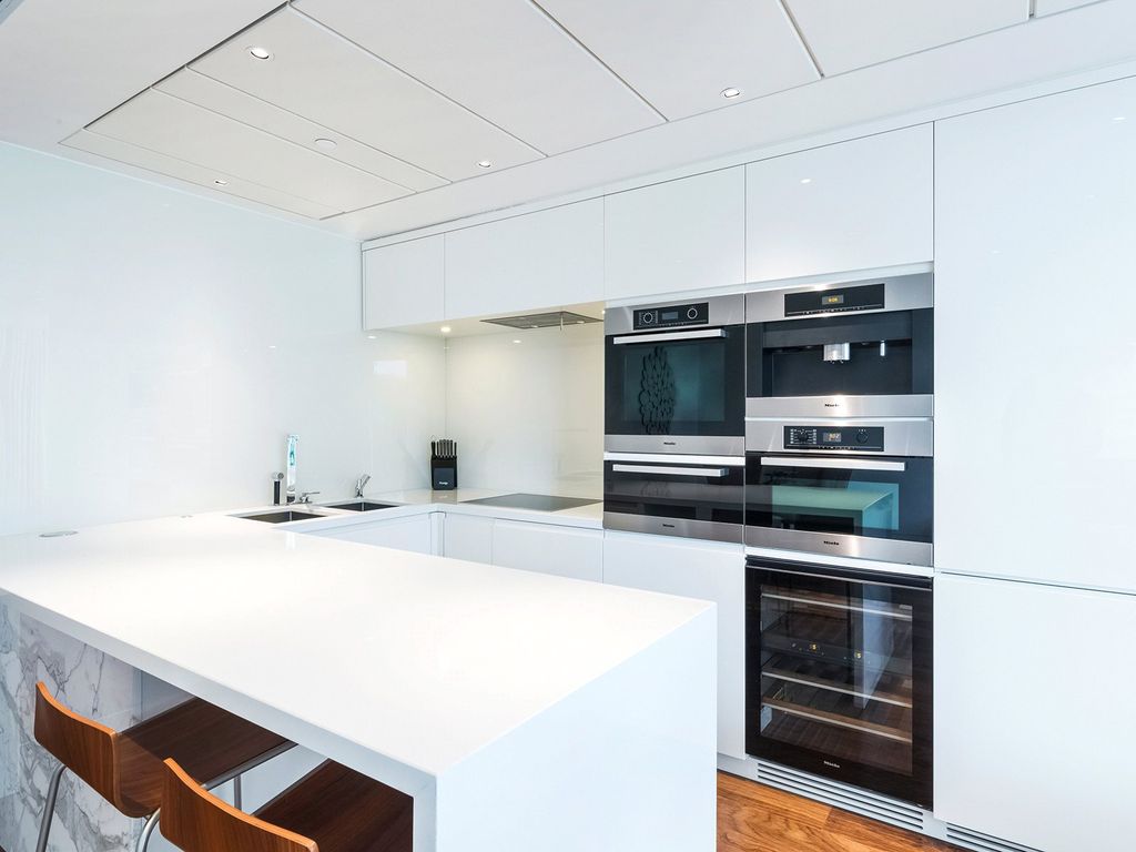 Property photo 2 of 11 The Heron Ec2Y