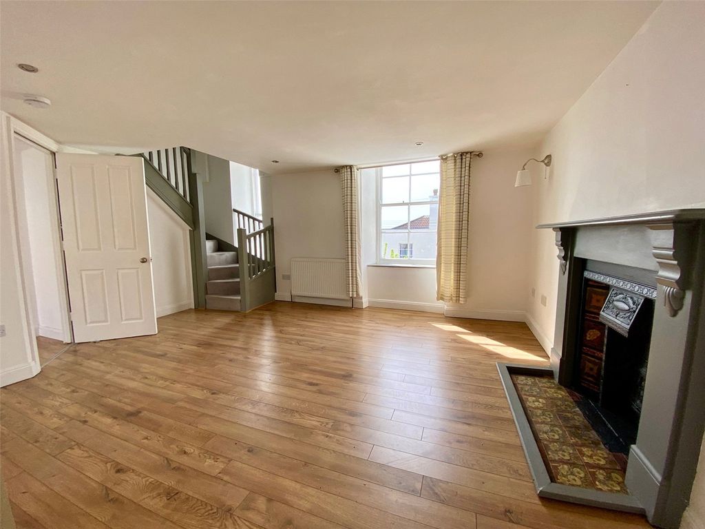 Property photo 2 of 19 Picture No. 17