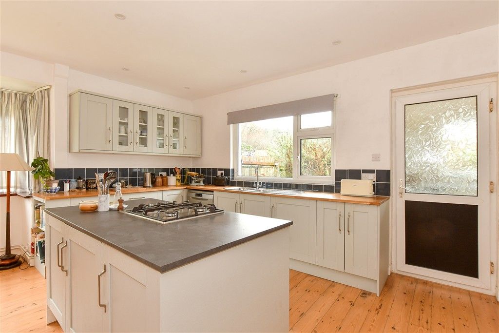 Property photo 3 of 12 Kitchen/ Dining Room