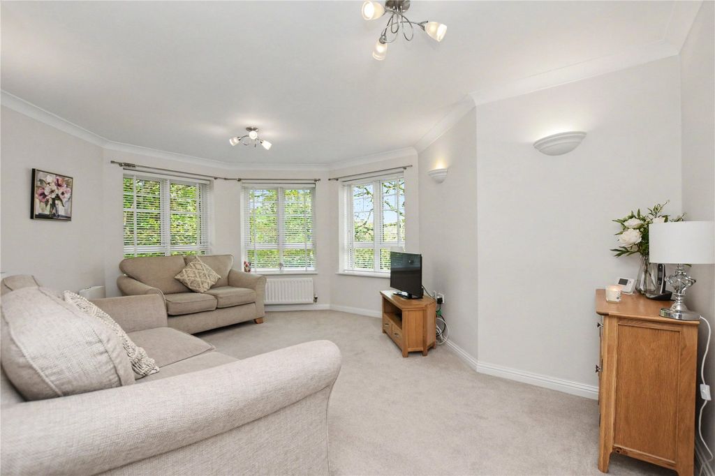 Property photo 2 of 19 Picture No. 32