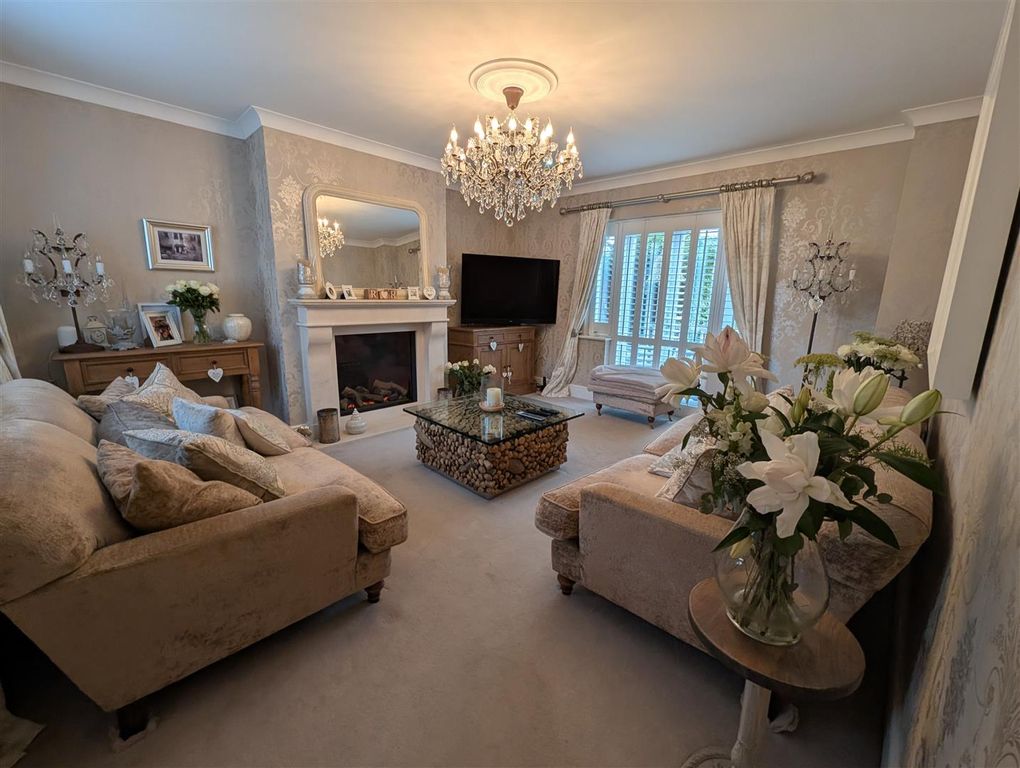 Property photo 2 of 23 Lounge