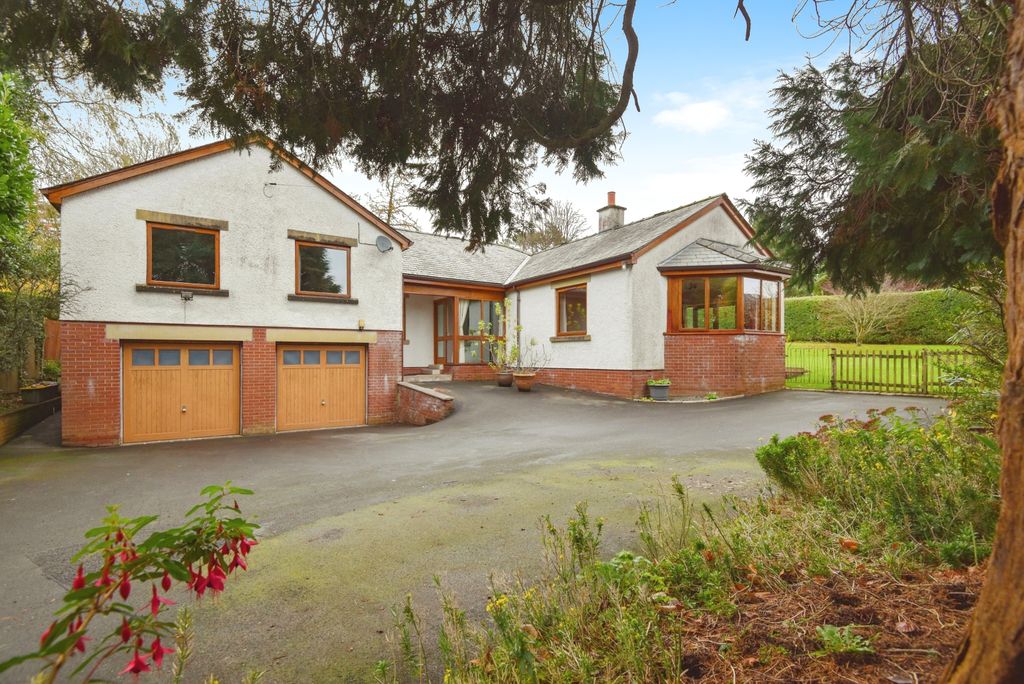 Property photo 1 of 17 External