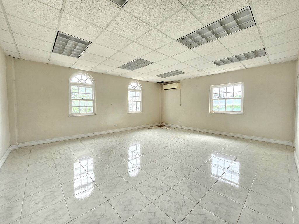 Property photo 3 of 32