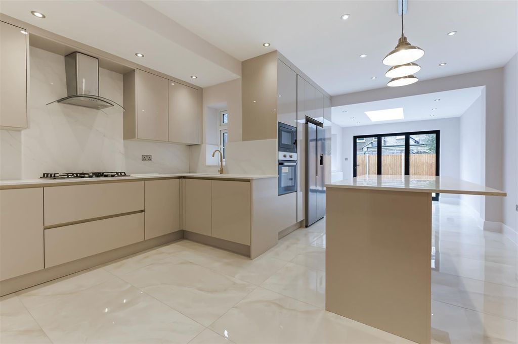 Property photo 2 of 17 Kitchen