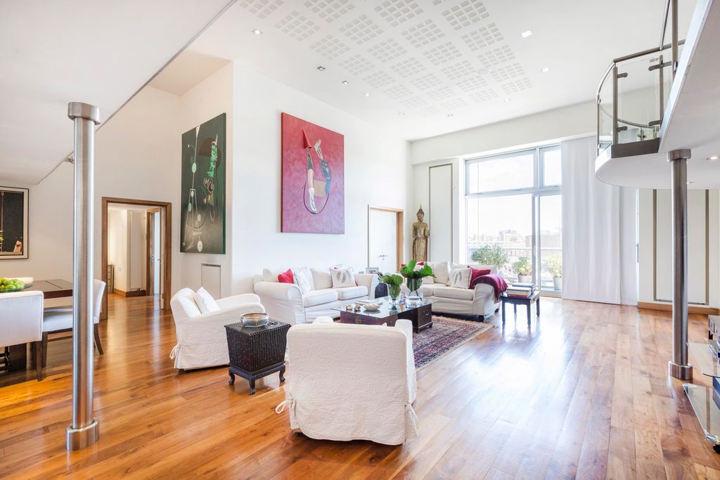 Property photo 2 of 19