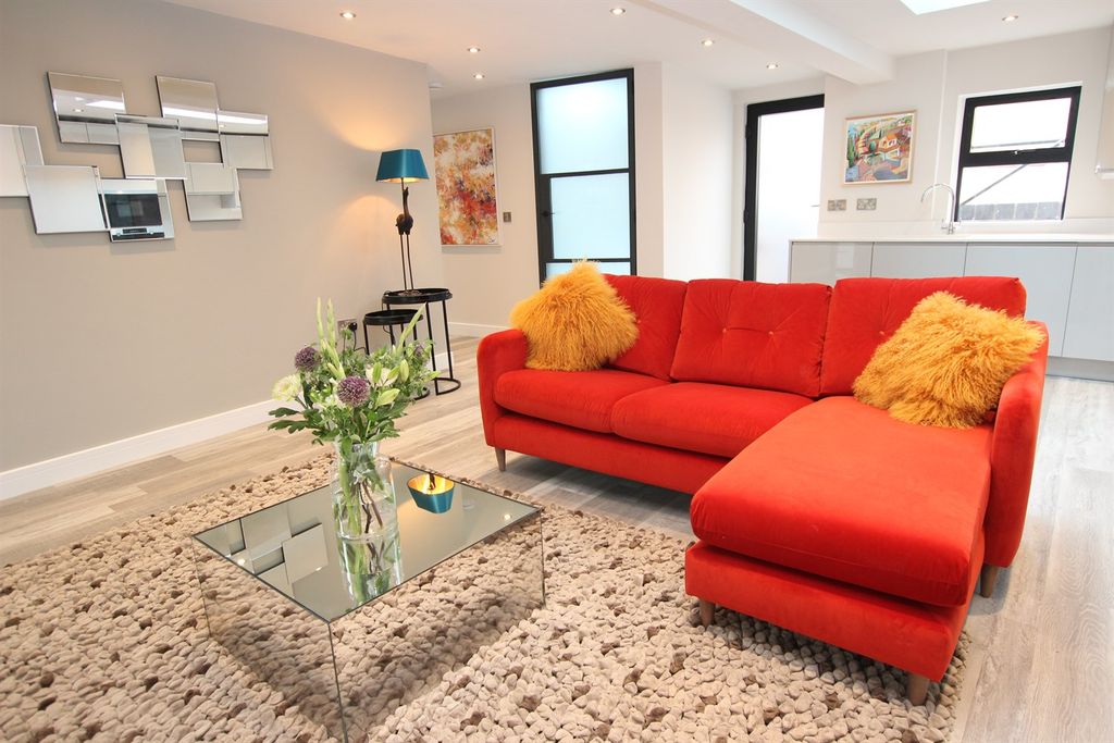 Property photo 1 of 14 (Main)