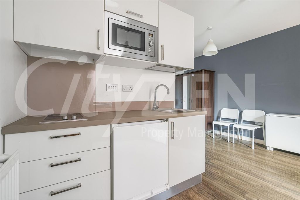 Property photo 1 of 11 Kitchen