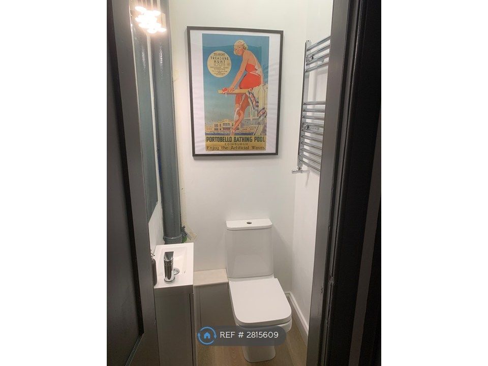 Property photo 2 of 6 Toilet