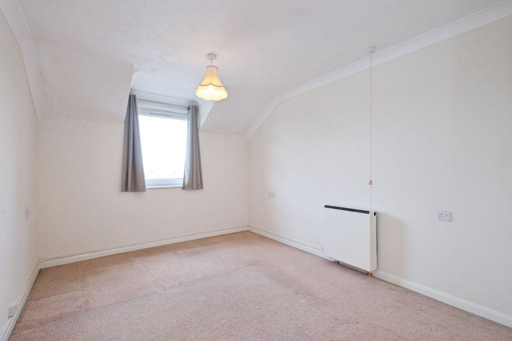 Property photo 2 of 10 Bedroom One