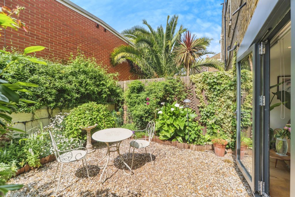 Property photo 1 of 17 P1154826