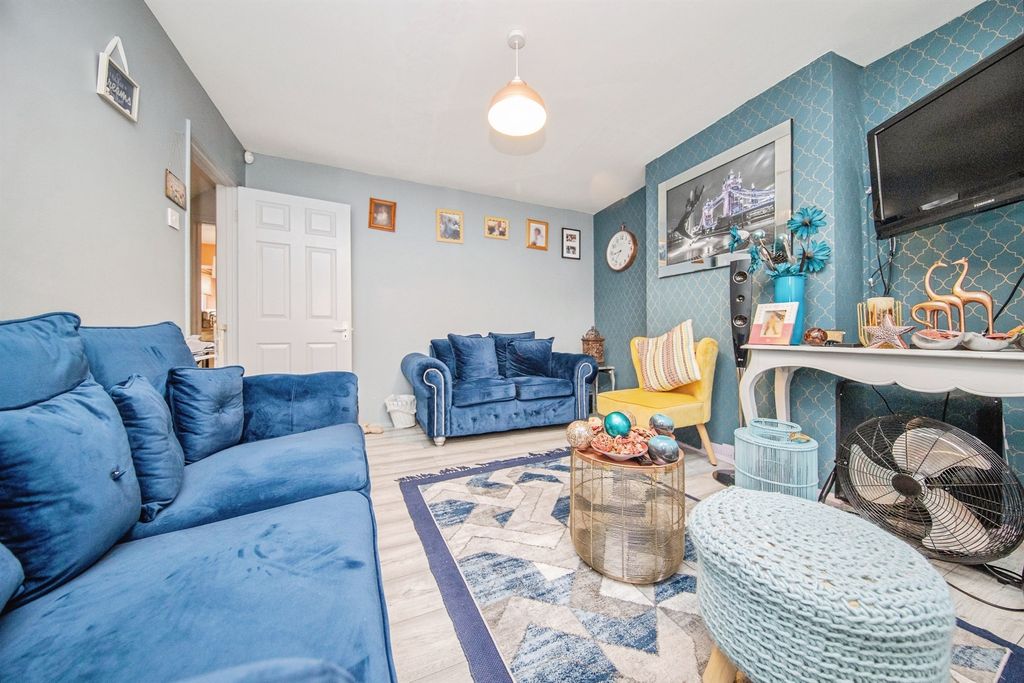 Property photo 3 of 22