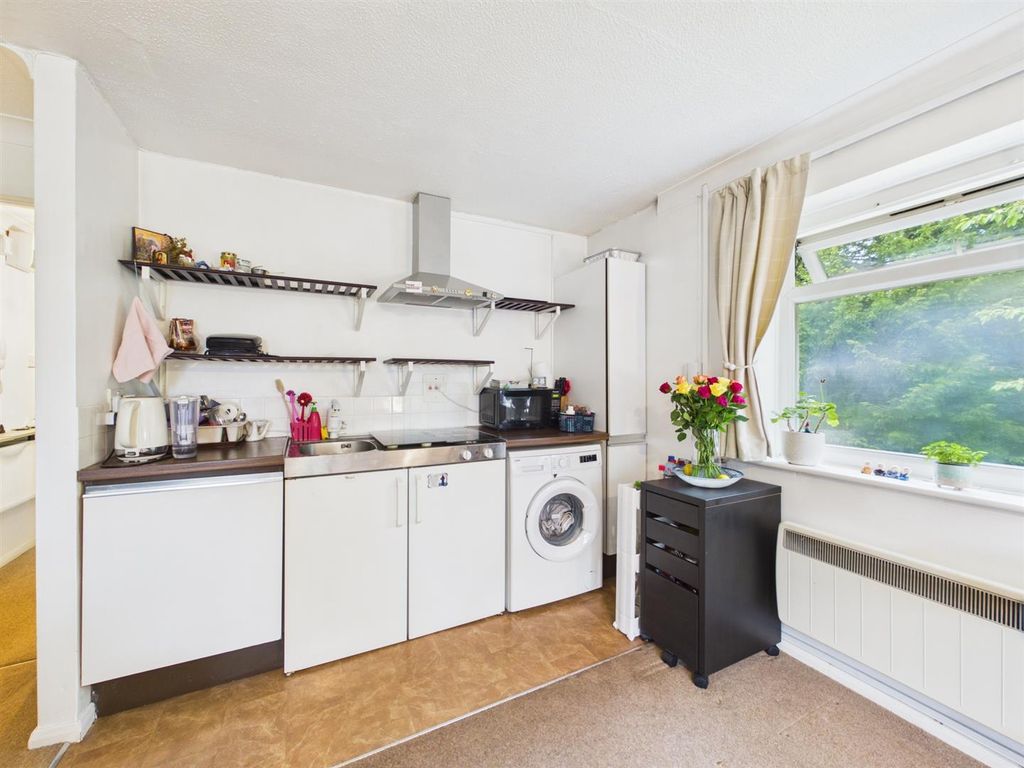 Property photo 3 of 9 Cam01563G0-Pr0251-Still003.Jpg