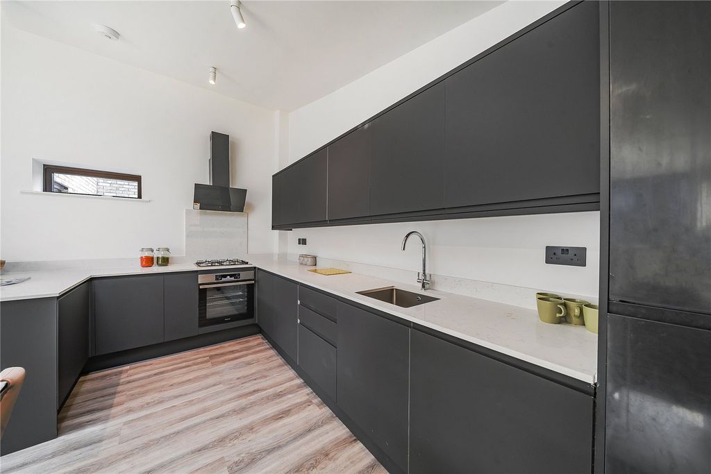 Property photo 2 of 14 Picture No. 05