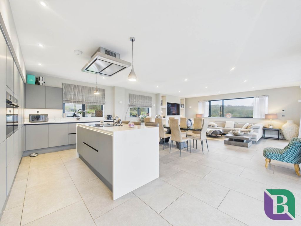 Property photo 2 of 33